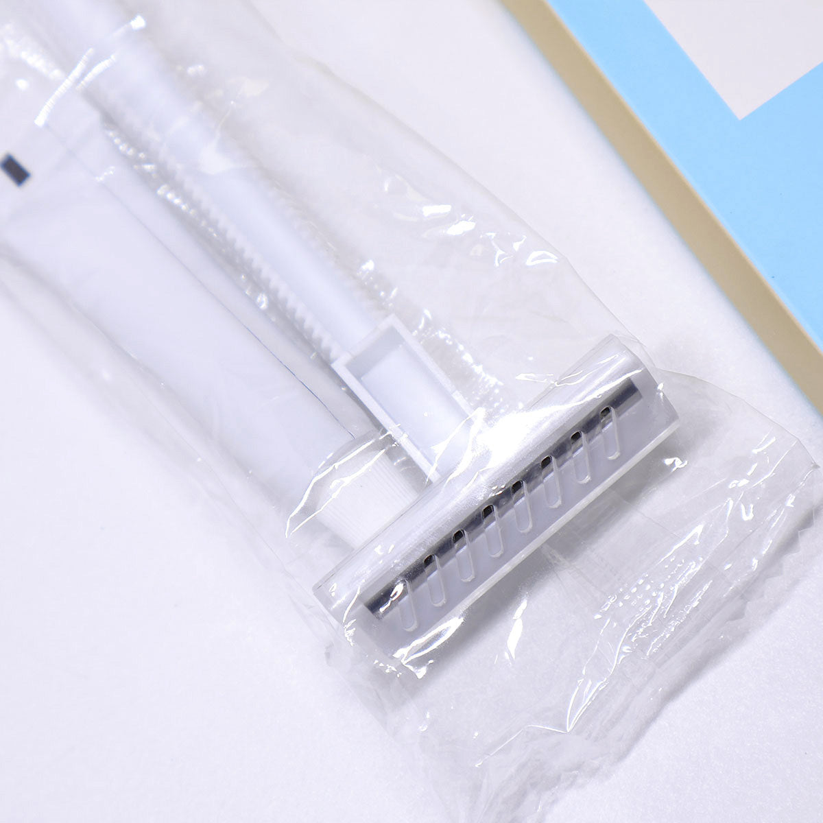 50pcs Disposable Razors with 5g Shaving Cream Set