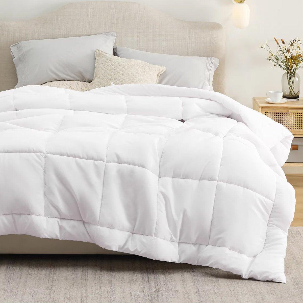 Luxury Hotel Microfiber Down Alternative Quilt Comforter