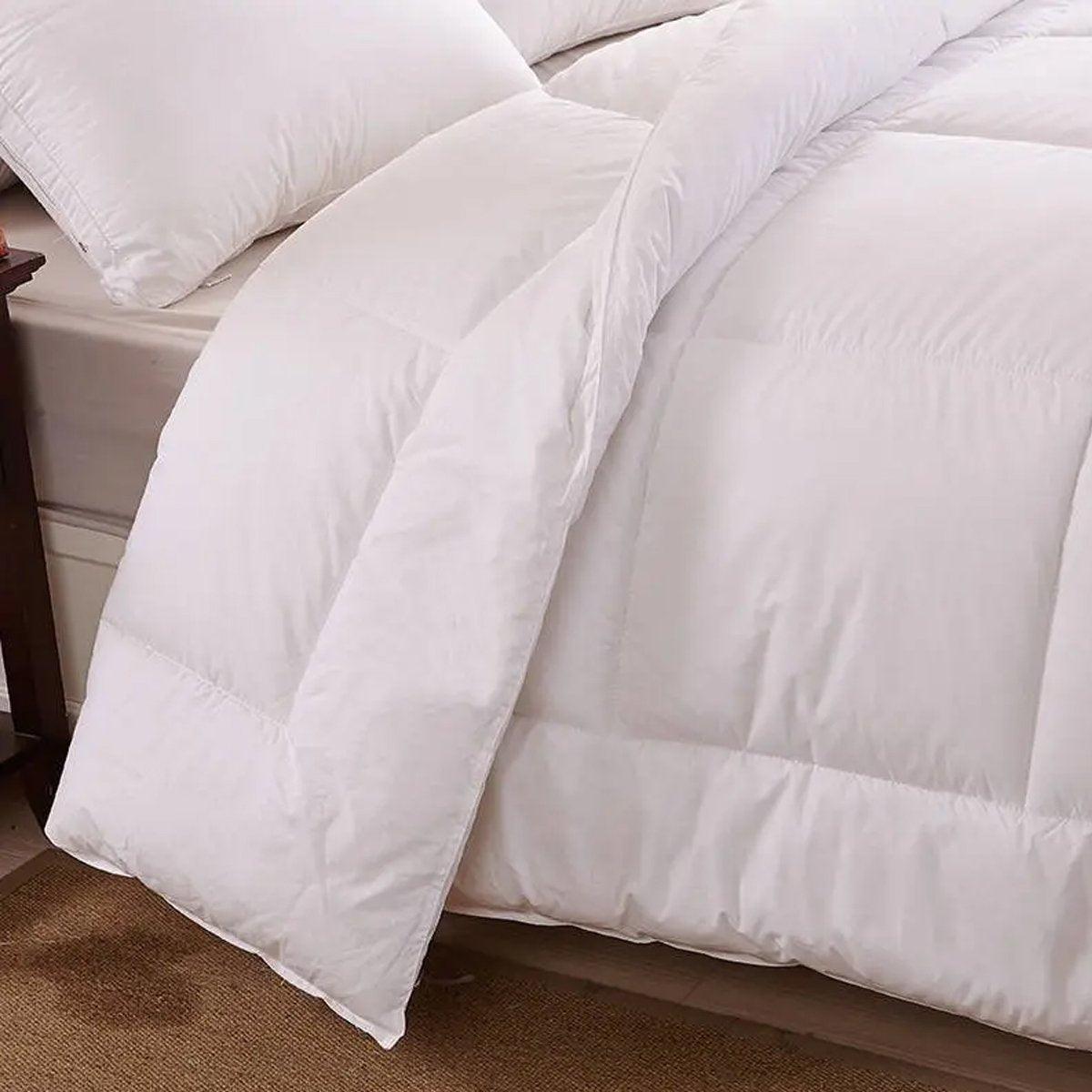 Luxury Hotel Microfiber Down Alternative Quilt Comforter