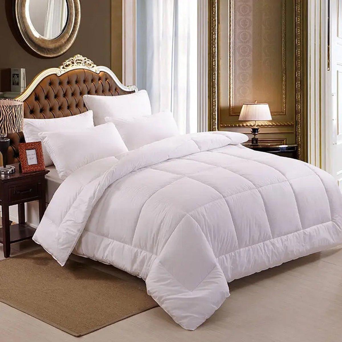 Luxury Hotel Microfiber Down Alternative Quilt Comforter
