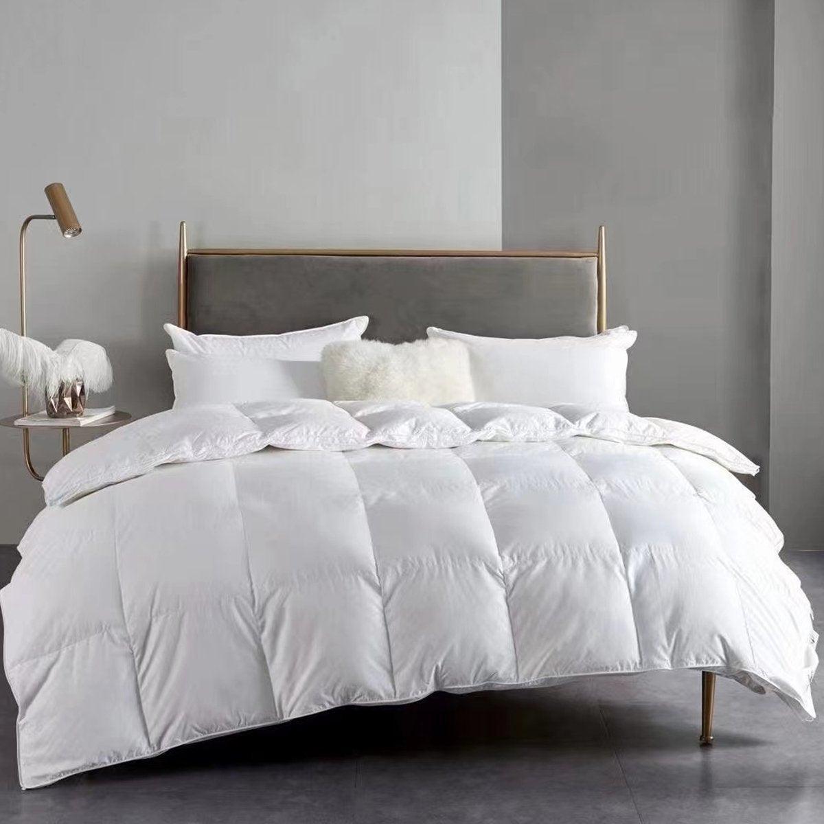 Luxury Hotel Microfiber Down Alternative Quilt Comforter